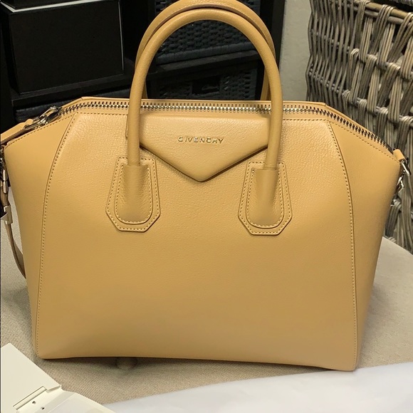 Givenchy Antigona Leather medium Satchel - Picture 2 of 8